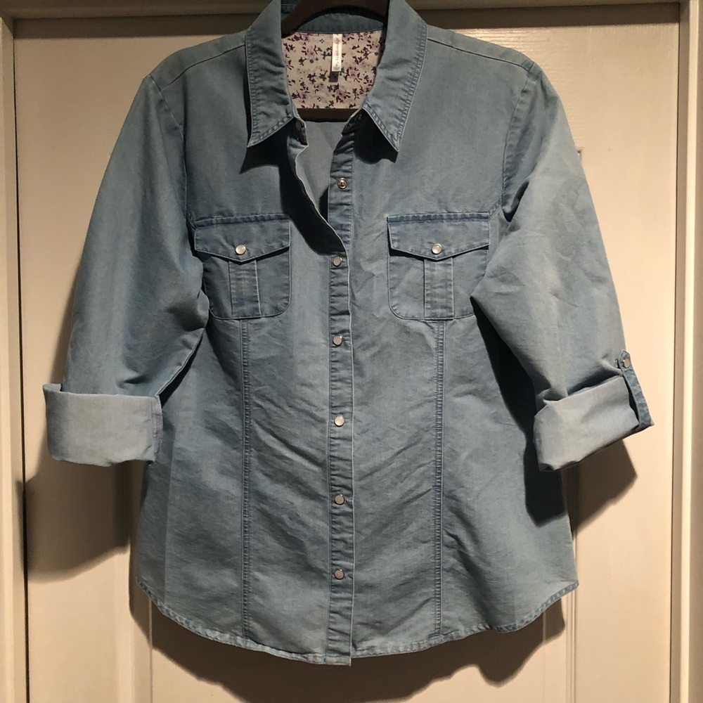 Passports snap button up shirt!